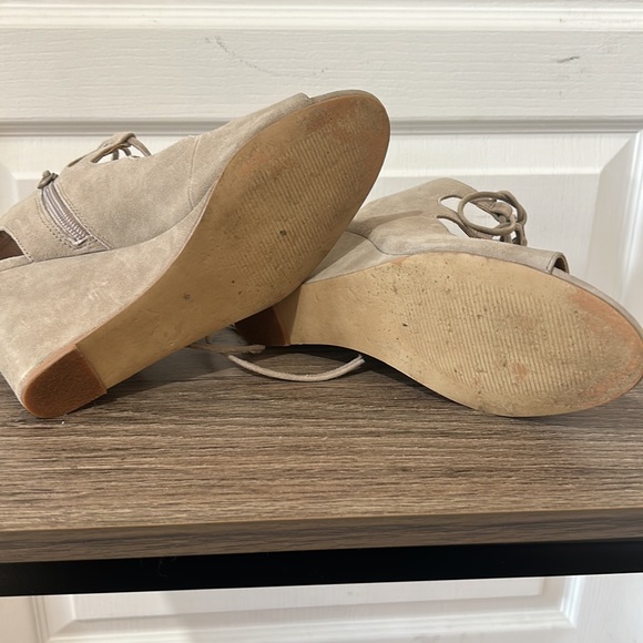 STEVE MADEN WHISTLER WOMEN WEDGE SANDAL TAUPE SIZE 8.5m - Picture 7 of 8